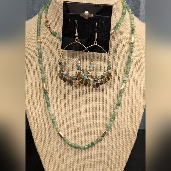 Elegant Gold and Green Beaded Jewelry Set - Picture 3 of 3